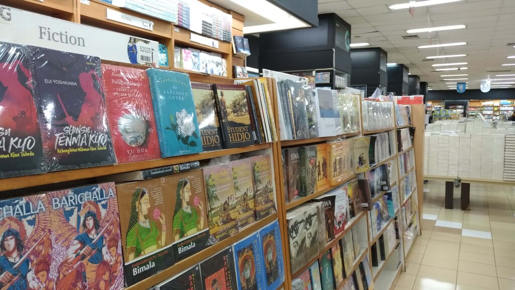 Menikmati Toko Buku Gramedia Kota Semarang