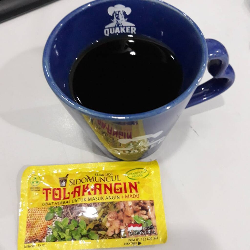 Cara mencegah masuk angin menggunakkan Teh panas & Tolak Angin