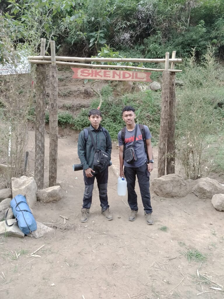 Gerbang masuk gunung kendil