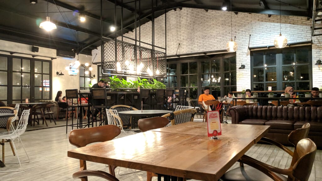 LOT 28 Semarang : Kafe & Bar Nyaman