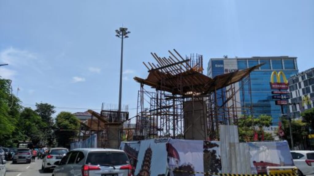 Fasilitas Parkir & JPO Di Pandaran, Kota Semarang